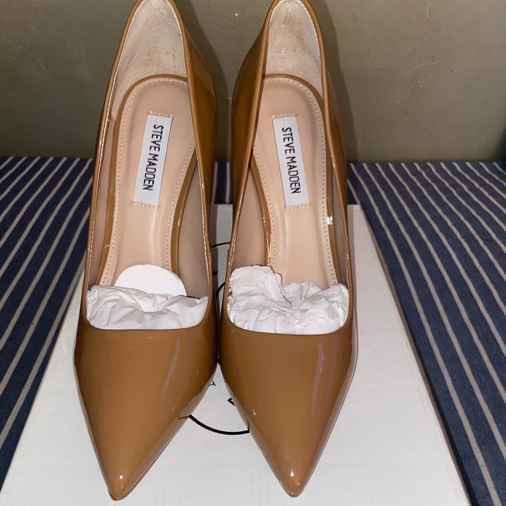 Steve Madden Vala Camel Patent Heels